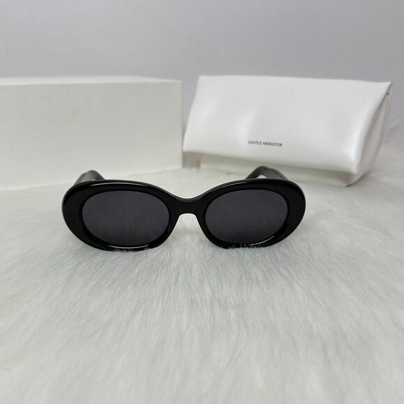 Gentle Monster Black Oval Cat-Eye Sunglasses, Retro Y2K Style.